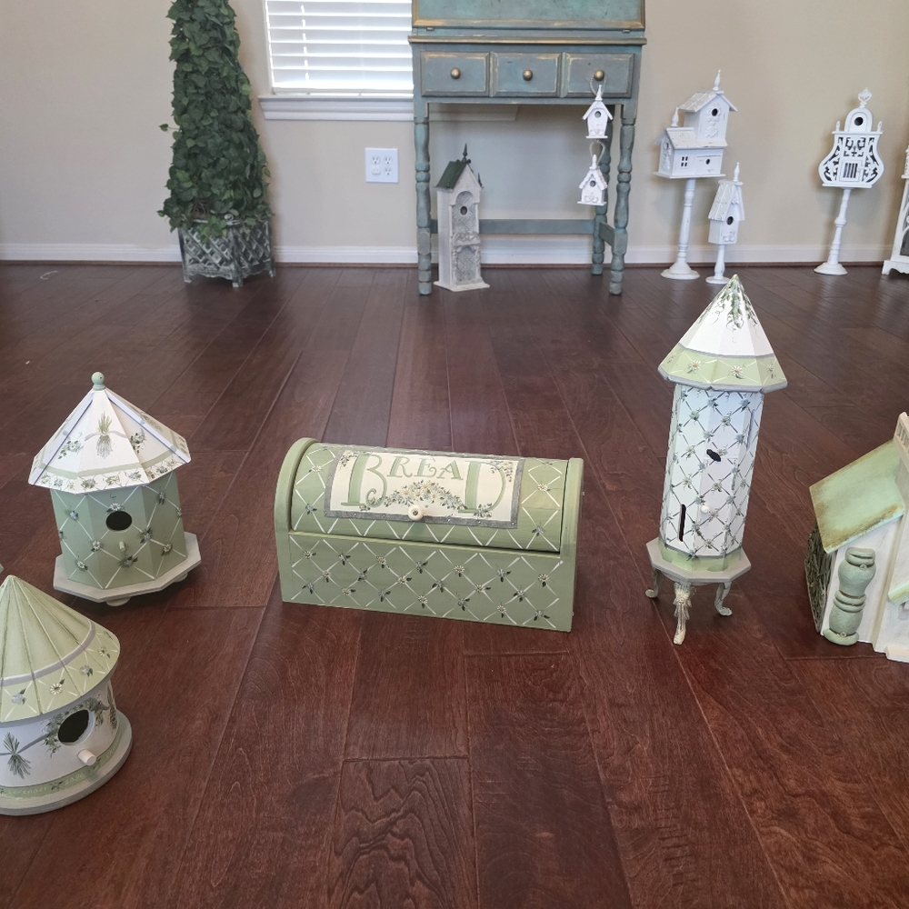 Vintage-Style Green Bread Box - Decorative Kitchen Storage - Picture 7 of 8